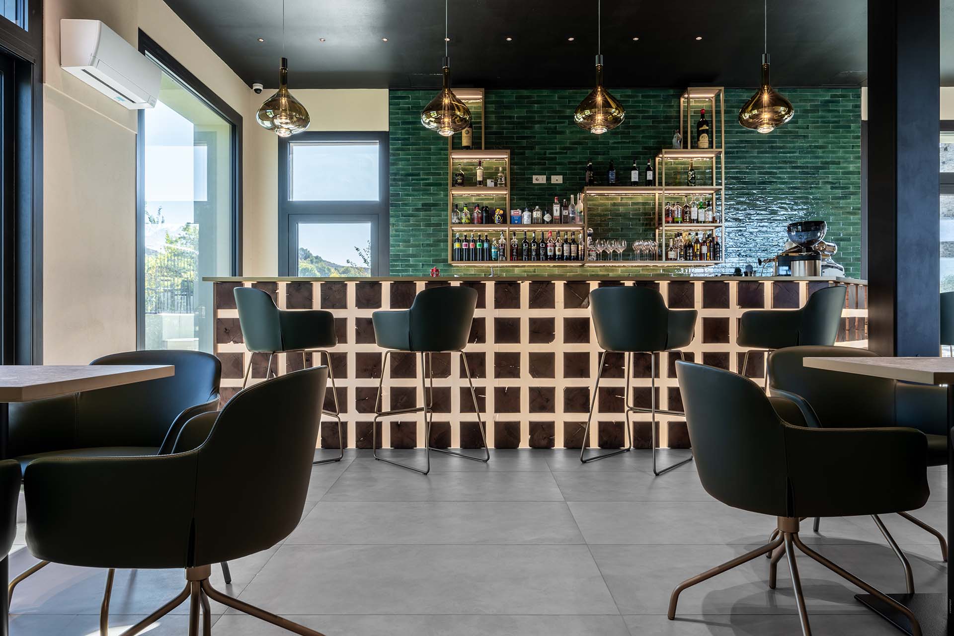 Caesar gres porcellanato Join Maranello Resort bar