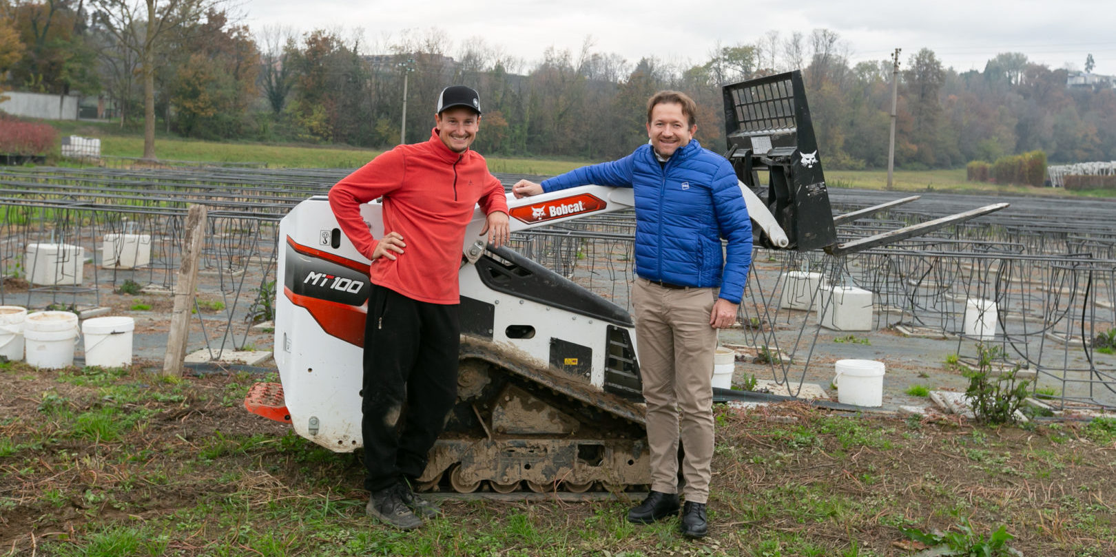 Da sinistra Andrea Tagliabue, titolare Azienda Agricola Bankers’s Jam; Giacomo Ferrari, funzionario tecnico-commerciale Dmo per la Lombardia