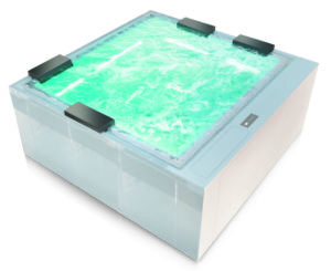 Phantom minipiscina idromassaggio con sistema di bordo a sfioro firmata Marc Sadler per Treesse