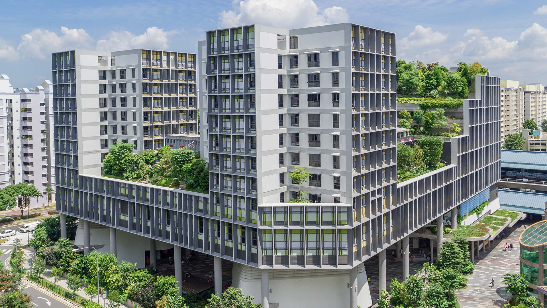 Vista aerea del complesso Kampung Admiralty integrato nel tessuto urbano e nei flussi infrastrutturali del quartiere di Singapore | ©K. Kopter, Woha