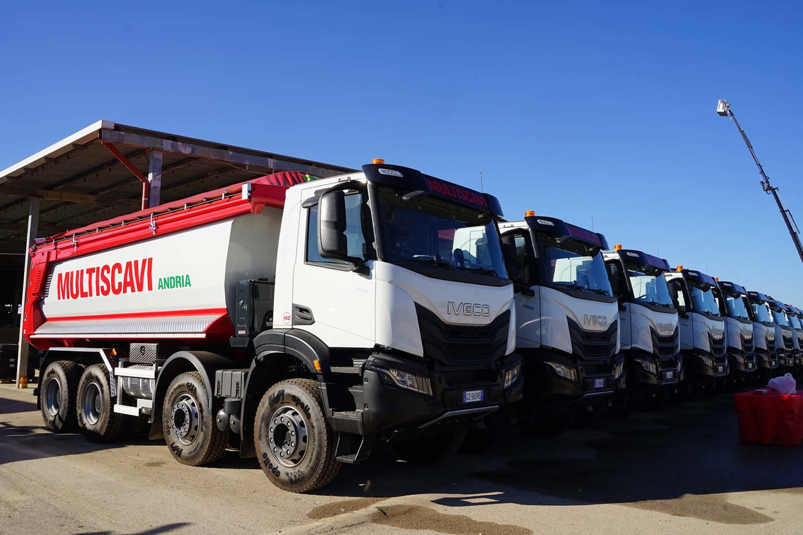 Consegna dei mezzi Iveco alla ditta Multiscavi