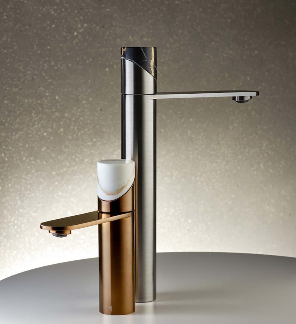 modelli Slide di Fima Carlo Frattini disegnati da Davide Vercelli qui proposti in acciaio inox con maniglie in Marmo Nero e in Bronzo Ambrato Spazzolato con maniglia in Marmo Bianco Calacatta