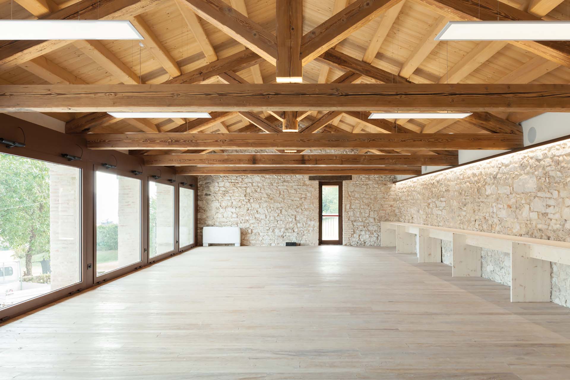 Eclisse Case Marian sala conferenze