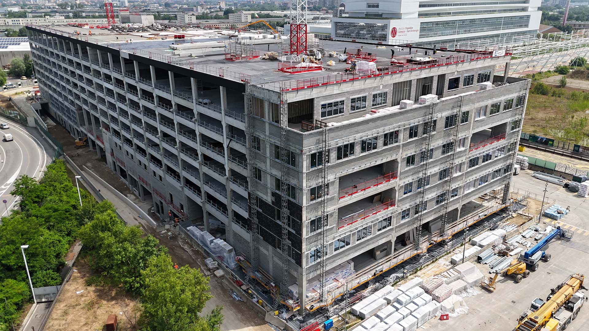 La struttura dell’edificio Mo.Lo. è prefabbricata e messa in opera per step successivi