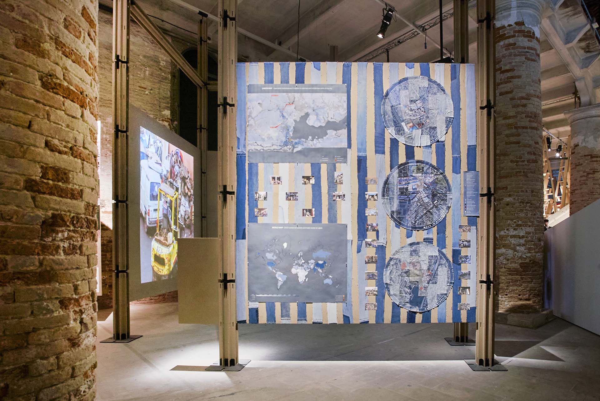 Lo studio Alternative Urbanism: Self-organising Lagos Markets di Tosin Oshinowo presentato alla XIX Biennale di Venezia | ©Paul Raftery