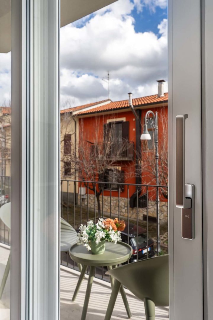 Serramenti Oknoplast in una residenza di Lioni