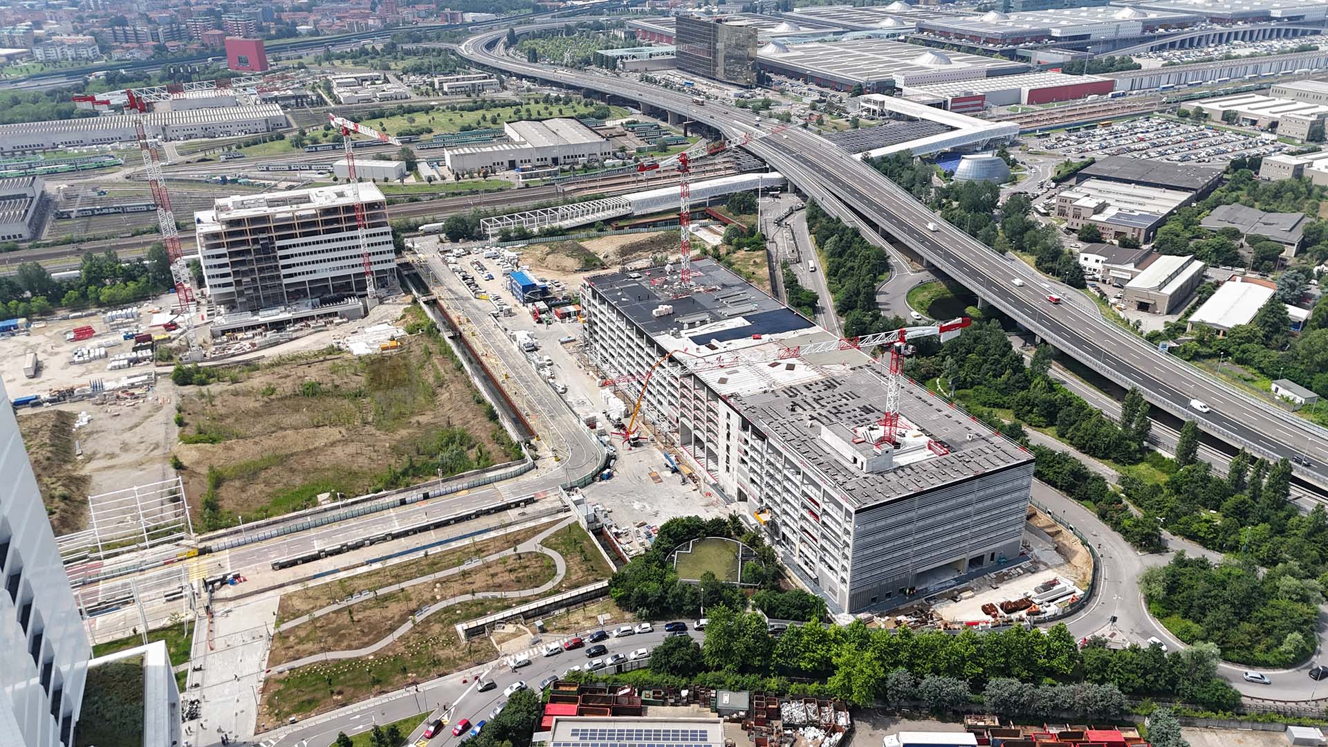 Vista dall’alto del cantiere dell’edificio Mo.Lo. che verrà terminato nei primi mesi di quest’anno