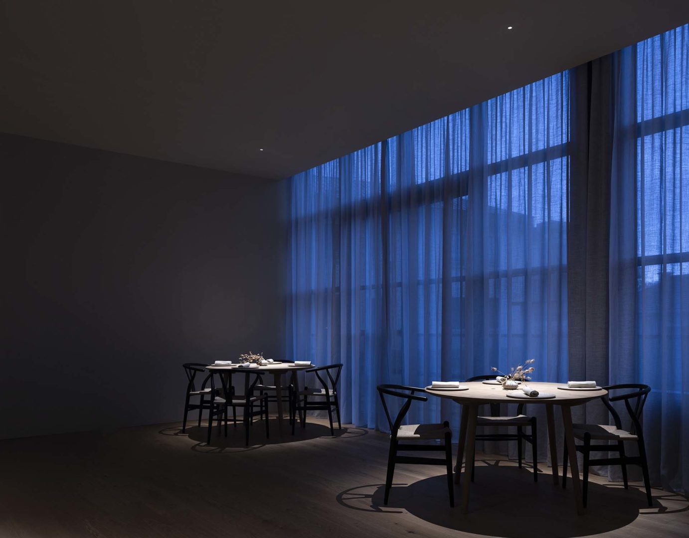 Sedie Carl Hansen & Søn per Abba Milano | ©Eugenio Marchesi