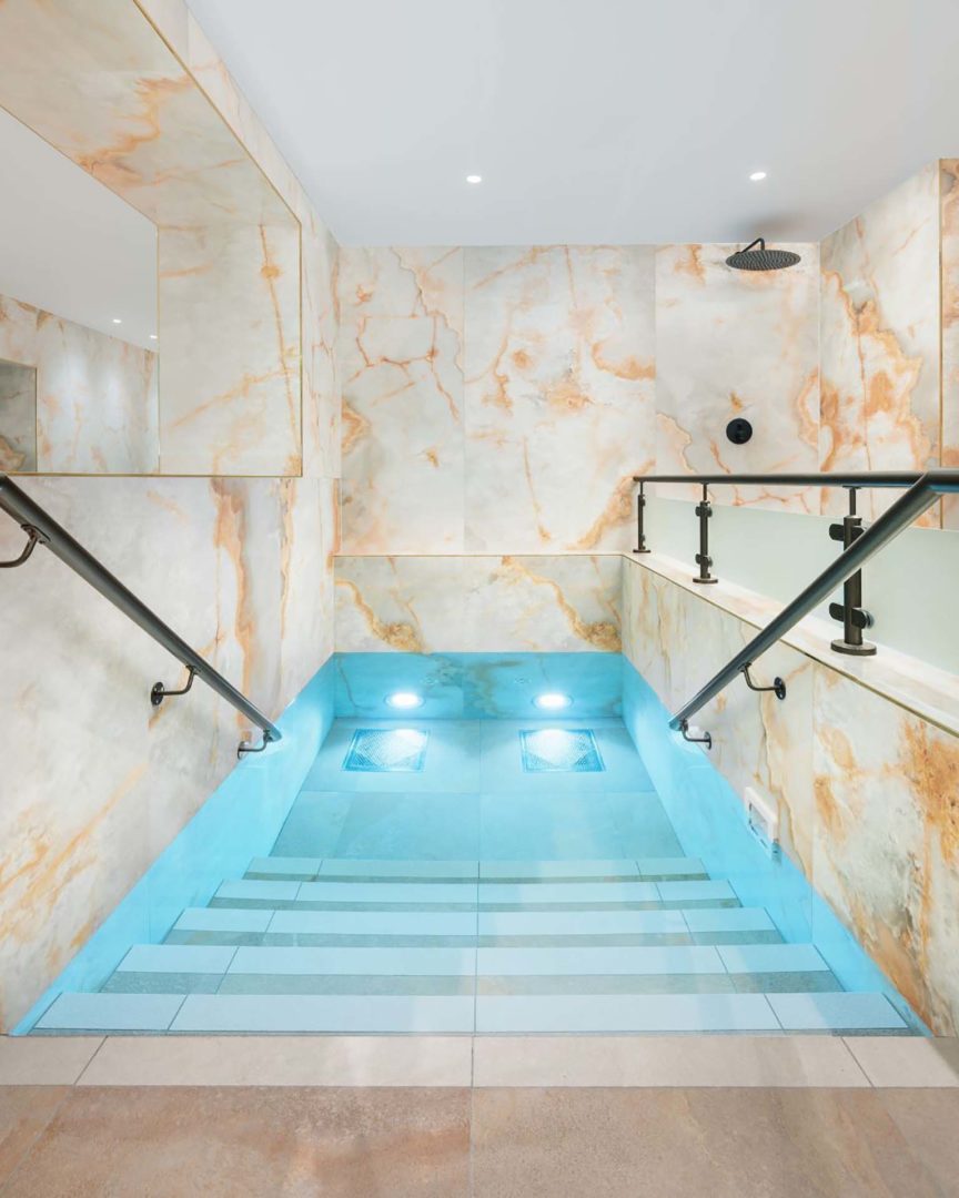 Lastre in gres porcellanato Casalgrande Padana per gli Ironmonger Row Baths ©Simon Callaghan Photography