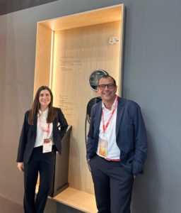 Da sinistra, Laura Andi Abati, responsabile comunicazione per il settore mobility e Alex Pizio, responsabile vendita Italia per la mobilità elettrica