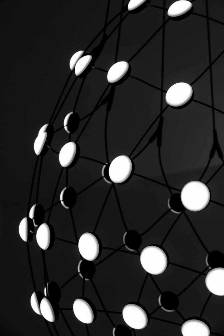 Studio Marco Piva appartamento Milano quartiere Washington lampadario | ©Maurizio Morra