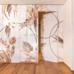 Eclisse Casa Colazione da Tiffany parete con una delle porte a scomparsa aperta | ©Enrico Dal Zotto